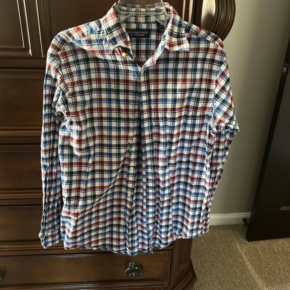 Roundtree and Yorke Plaid Button Down - Picture 2 of 3